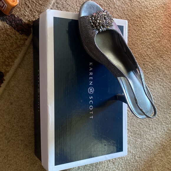 Never worn - Picture 2 of 2